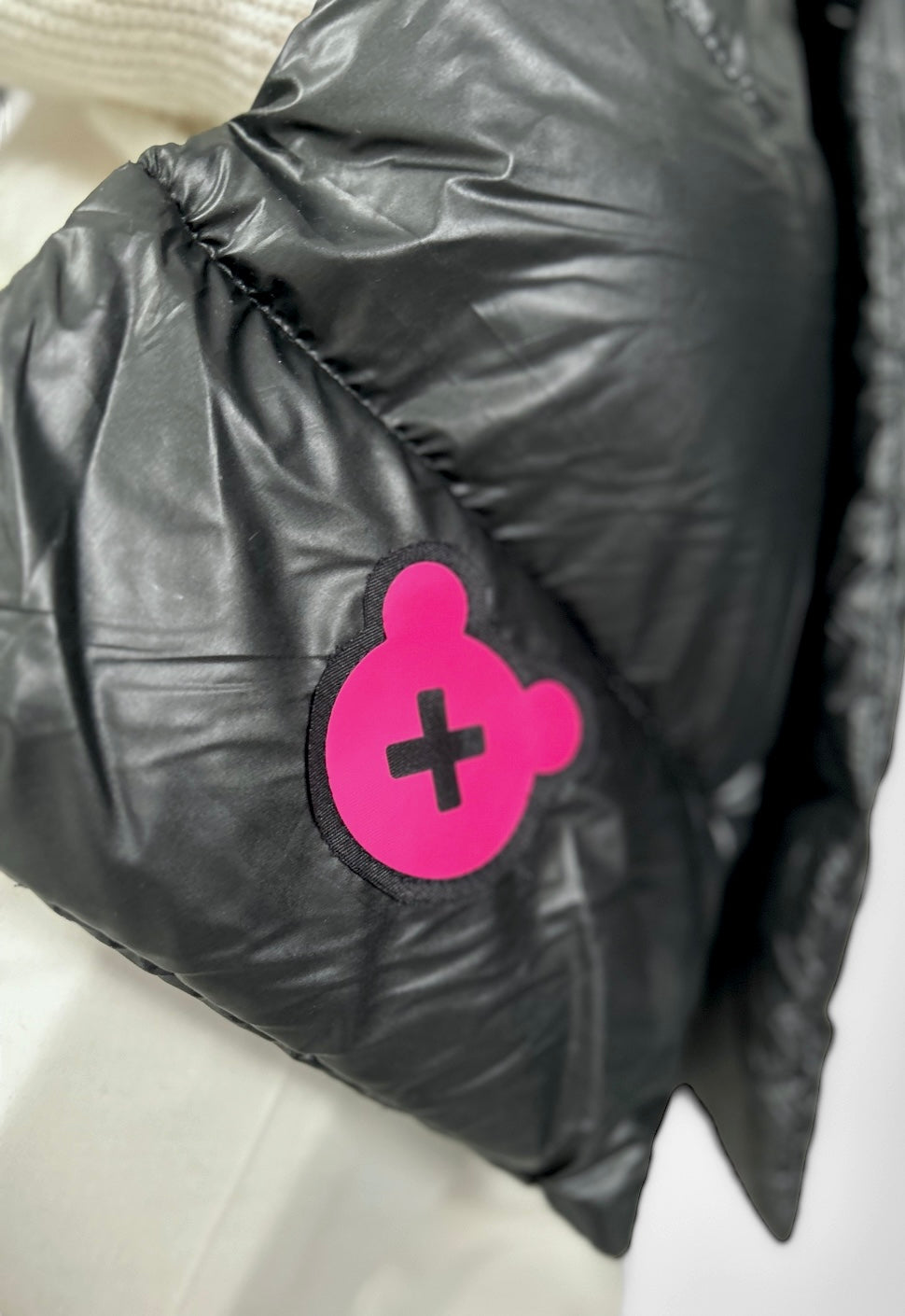 SPICYBEARS Padded Scarf with Fleece Hands Pockets | Black | Neon Pink - SPICYBEARS