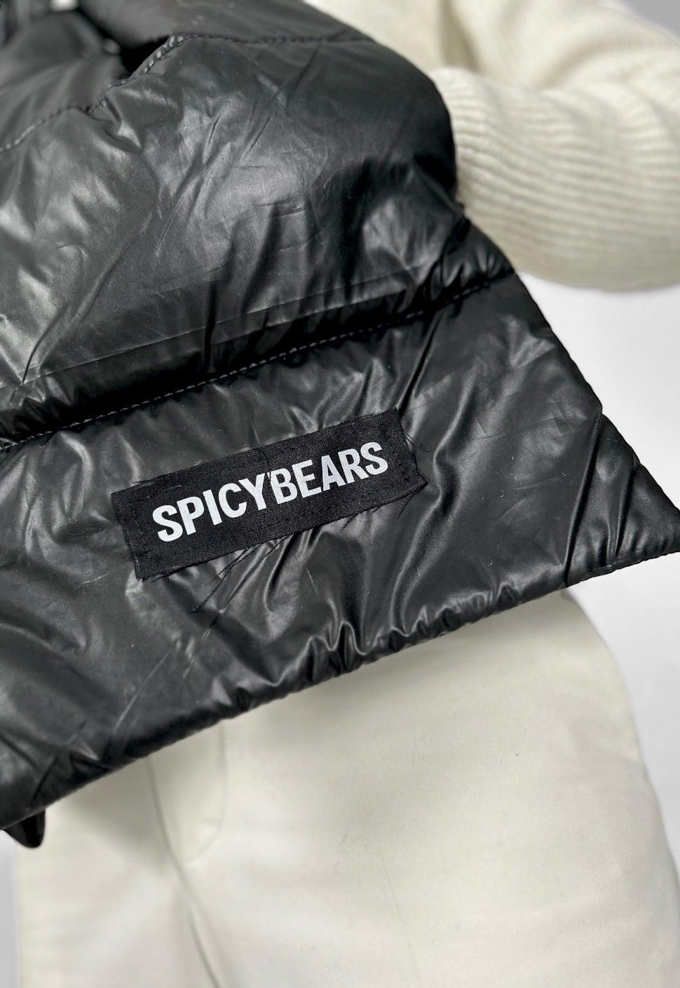 SPICYBEARS Padded Scarf with Fleece Hands Pockets | Black | Silver Reflective - SPICYBEARS