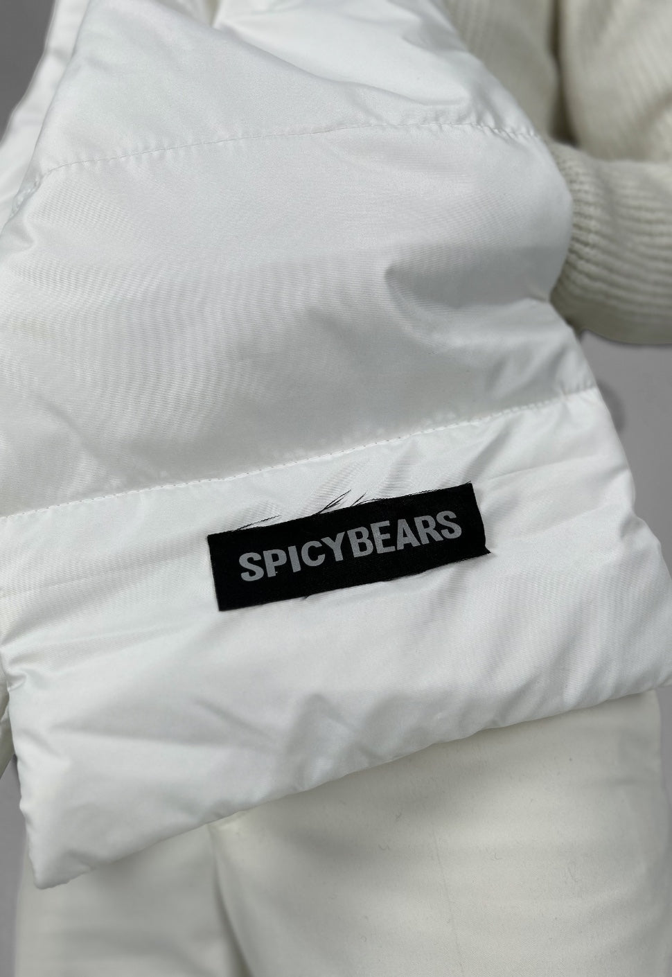 SPICYBEARS Padded Scarf with Fleece Hands Pockets | White | Silver Reflective - SPICYBEARS