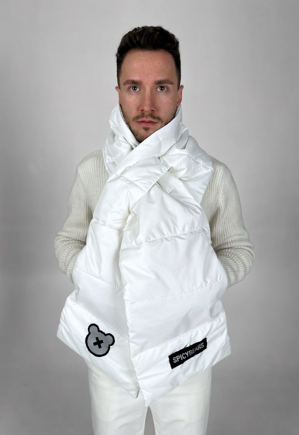 SPICYBEARS Padded Scarf with Fleece Hands Pockets | White | Silver Reflective - SPICYBEARS