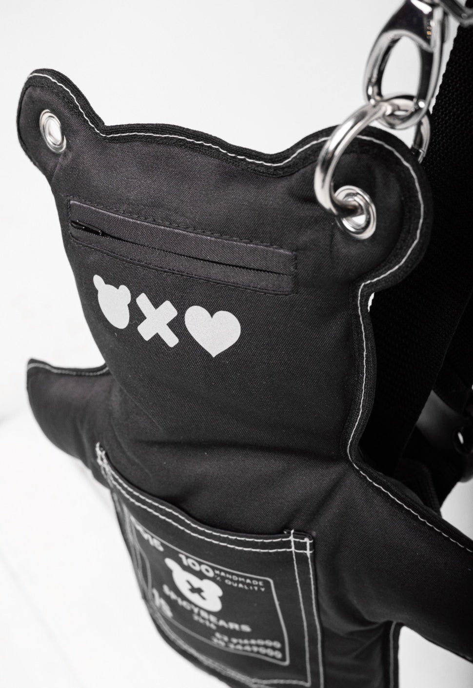 Reflective streetwear bag for the trendsetters